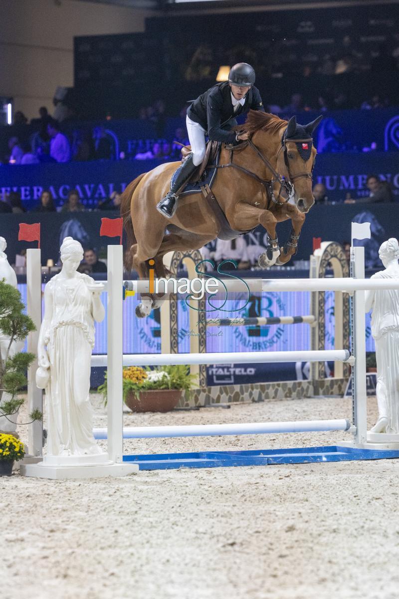Ermann Antoine (FRA) riding Foxpit Grim_Verona_20241109_SS358336.jpg